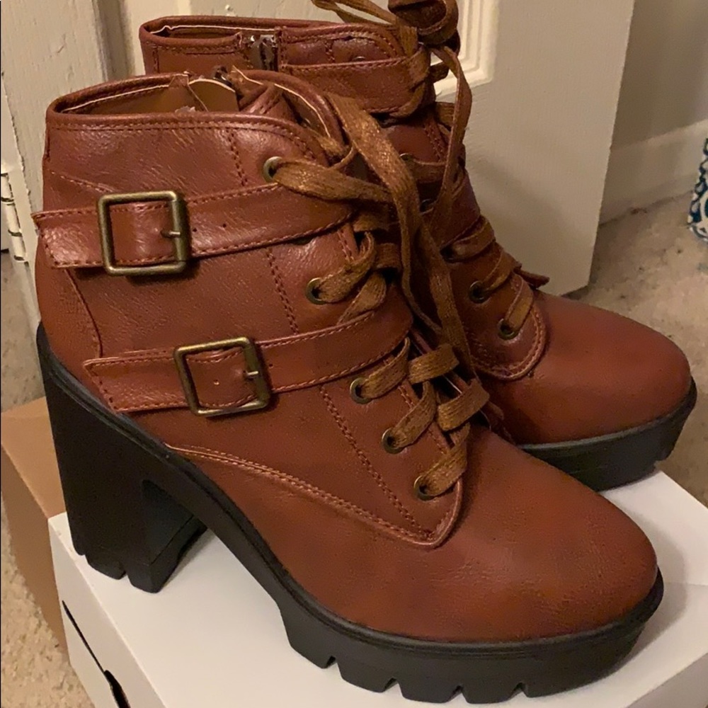 Chestnut 4 1/2 boots with buckle